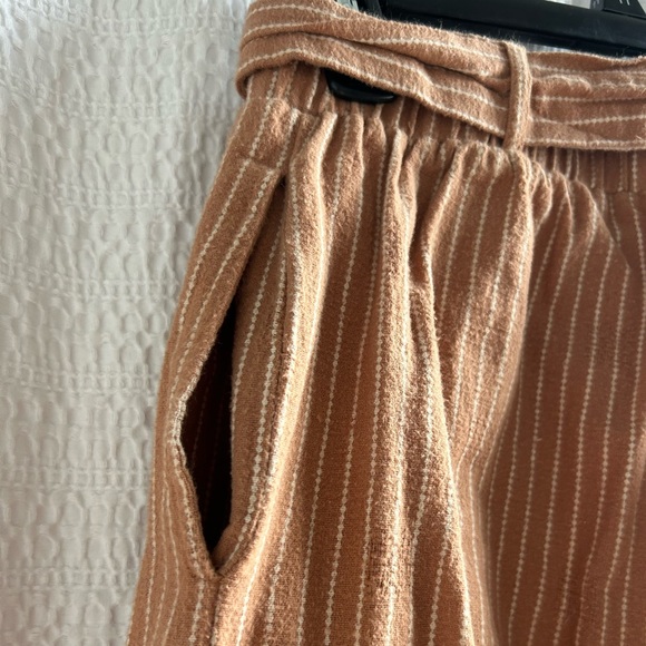 Flowy pants with pockets - Picture 2 of 4